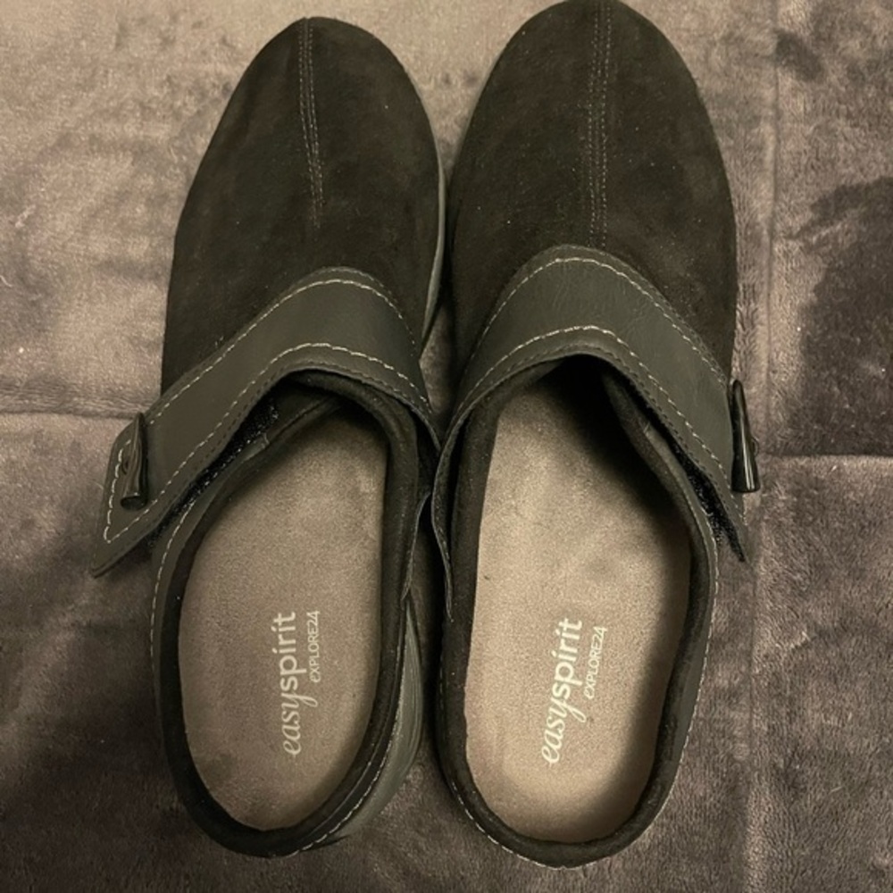 NWOT Easy Spirit Black Suede Women's Slip-Ons